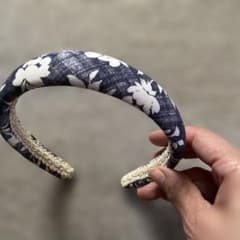 花柄ネイビー布製ヘアバンドのサムネイル