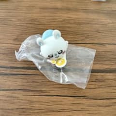 ちいかわ みんなでもぐもぐパーティー♪3 モモンガ カプセルトイのサムネイル