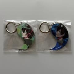 White Tails ワイテルズ 勾玉 アクリルキーホルダー 2種セット - メルカリ