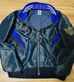90s adidas デサント製 ナイロンジャケット 金刺繍 フード収納 - メルカリ