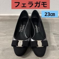 最終SALE フェラガモ ヴァラ バイカラー ブラック＆シルバー 靴5 1/2D