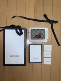 GUCCIさくらんぼ財布のサムネイル