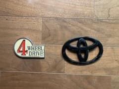 トヨタ エンブレム 4 WHEEL DRIVEセットのサムネイル