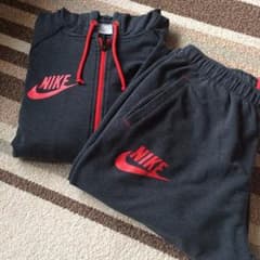 ナイキのスウェットセットアップのサムネイル
