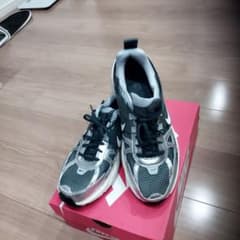 NIKE V2K RUN 極美品！！ 27.5cm最終価格大特価5500円！のサムネイル