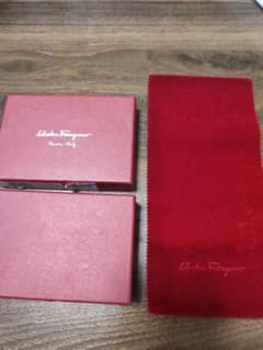 Salvatore Ferragamo 赤い小箱と布のサムネイル