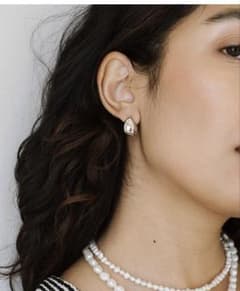 Kara Yoo ドロップ型 ALMOND シルバー ピアス 箱付き - メルカリ