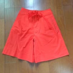 UNIQLO レッドショートパンツ ウエスト61cmのサムネイル