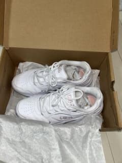 【ほぼ未使用】FILA フィラ ランニングシューズ 25cm 白×ピンクのサムネイル