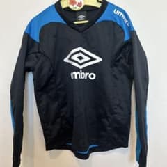 umbro 長袖 Vネック ピステ 黒/青　厚手