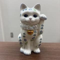 アイリッシュドレスデン　Happy Cat　招き猫　フィギュアリン アイリッシュドレスデン Happy Cat 招き猫 フィギュアリン - メルカリ