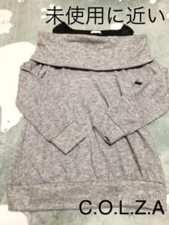 未使用に近い オフショル風ニットのサムネイル