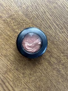 MAC エクストラ ディメンション アイシャドウ アマラス アロイのサムネイル