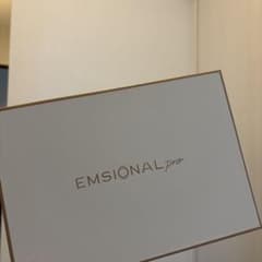 今だけお値下げ✨️セプテムプロダクツ EMSIONAL pro セラム＋パック付きのサムネイル