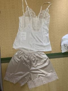 新品シャルレCHARLEランジェリーセット キャミソールペチパンツ Lサイズのサムネイル