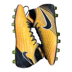 ナイキ　マジスタオーデン　サッカー　スパイクのサムネイル