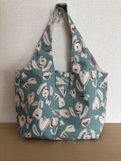 ハンドメイド　タブどめトートバッグ　北欧風　花柄　チューリップ柄　グリーンのサムネイル