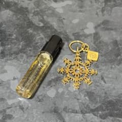 CHANEL ノベルティ　雪の結晶 チャーム ミニ香水サンプルのサムネイル