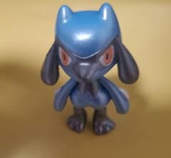モンコレ　限定キラキラver. リオル ポケモン モンコレ リオル 限定キラキラver. - メルカリ