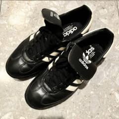 値下げ！adidas スニーカー ブラック ホワイト JP￼ 26.5のサムネイル