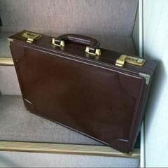 本革 ビジネスバッグ 茶色 ダイヤルロックつきのサムネイル