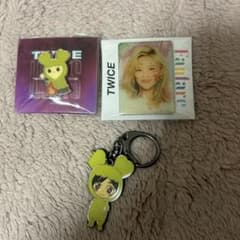TWICE ピンバッジ キーホルダー セット - メルカリ