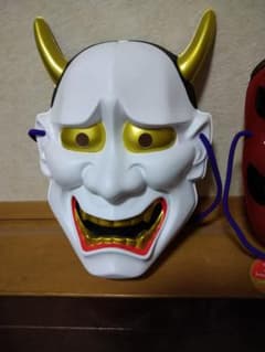 金色の鬼の面 白色の鬼の面 金色の角、般若、お面、豆まき、節分 - メルカリ