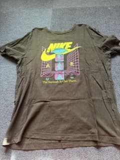 NIKE The Swoosh Is Out There Tシャツ Lのサムネイル