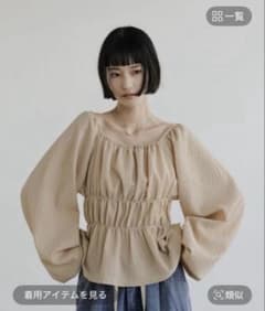 ローリーズファーム　オフショルシャーリングブラウス ベージュのサムネイル