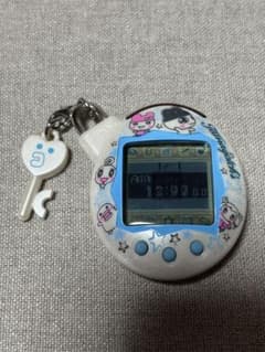 ユニクロ限定 いぇー! ふぁみりーイロイロ! たまごっち プラス - メルカリ