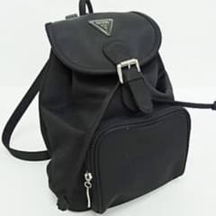 GUESS 黒リュックのサムネイル