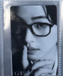 SHINee オニュGUESS クリアフォトカード 横浜限定のサムネイル