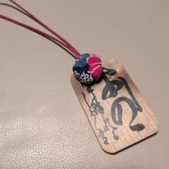 百人一首木札チャーム 着物地で作ったお花付 趣あり唯一無二49 - メルカリ
