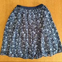 UNIQLO 花柄 プリーツスカート Mサイズのサムネイル