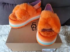 UGG W DISCO KNOT SLIDE ファーサンダル JP 22　未使用のサムネイル