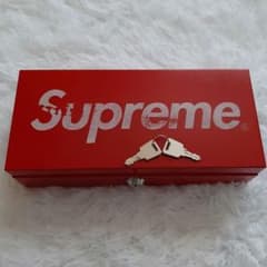 【超希少】2011AW Supreme メタルロックボックス 2011AW激レア】Supreme Metal Lock Box 鍵2本 刻印 - メルカリ