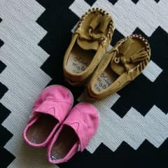 ベビーシューズ二足セット TOMSのサムネイル