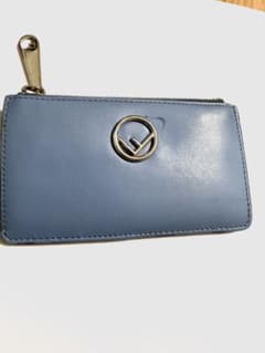 最終価格フエンディ　FENDI フラグメントケース　カードケース　ゴールドのサムネイル