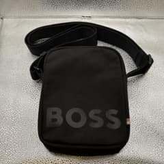 【値下げ中】HUGO BOSS Pixel Logo Crossbody バッグのサムネイル