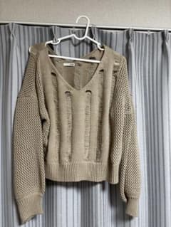 GYDA ベージュ Vネック ニットのサムネイル
