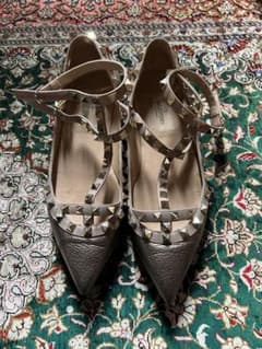 Valentino garavaniスタッズ付きゴールドストラップシューズ 36 Valentino garavaniスタッズ付きゴールドストラップシューズ 36 - メルカリ
