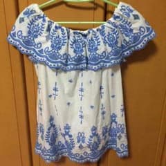 noela♡刺繍トップスのサムネイル