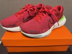 ナイキ　インヴィンシブルラン2  25.5のサムネイル