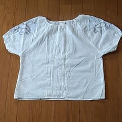 Te chi chi トップス ブラウス 半袖　婦人服のサムネイル