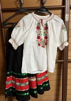 民族調　刺繍入りブラウスとスカートセット　フォークダンス衣装のサムネイル