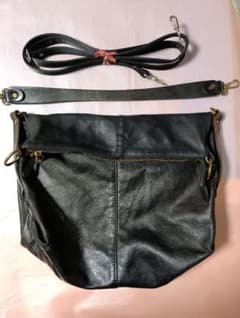 中古　本革　日本製　ショルダーバッグ　4ウェイ　ストラップ2本付　ユニセックスのサムネイル