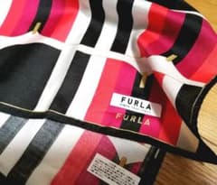 FURLA フルラ シルクハンカチ 大判 新品未使用品 モダンのサムネイル