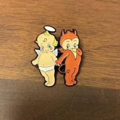 悪魔と天使のキャラクターピンバッチのサムネイル