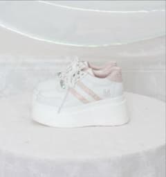 ロゼミューズ　Rose Muse スニーカー　M ホワイト ロゼミュスニーカー👟🎀 キラキラのグリッターが歩くたび可愛くて 厚底