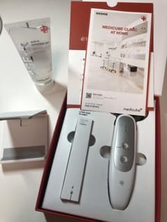 medicubeメディキューブ AGE-R EMS美顔器のサムネイル